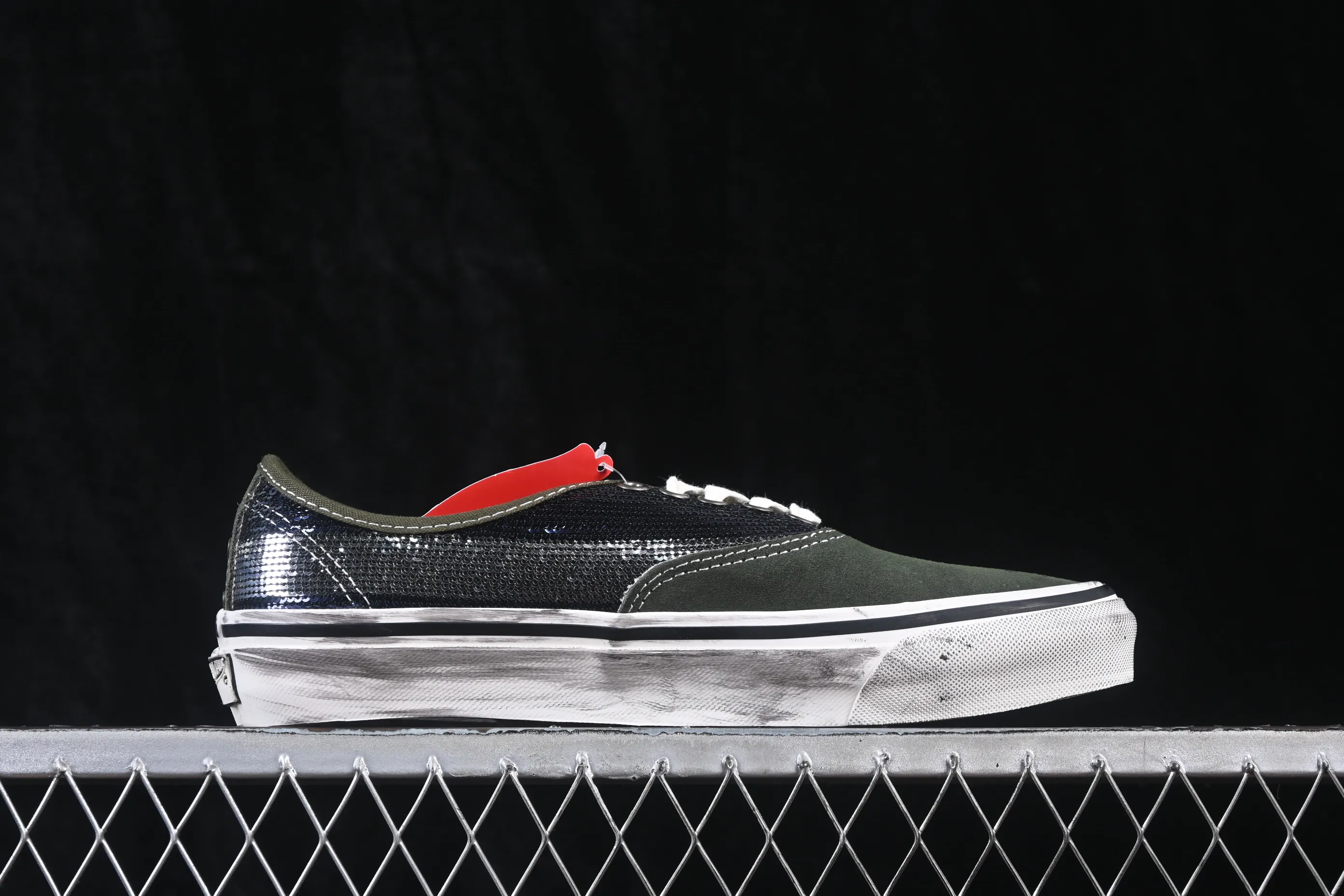 All categories Vans Vans series Vans Low Vans low-top Vans Authentic 44 Vans high-end branch low-top casual skateboard shoes VN000DB824O
